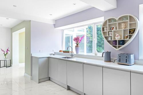 Spacious 3BR Home Close to Wollaton Park near Wollaton Hall and Park