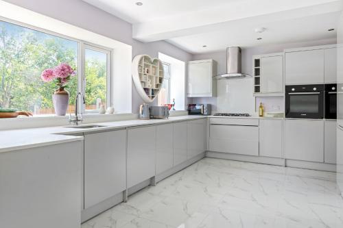 Konyha, Spacious 3BR Home Close to Wollaton Park near Industrial Múzeum