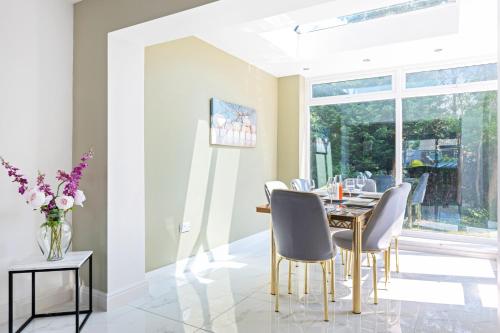 Létesítmények, Spacious 3BR Home Close to Wollaton Park near Wollaton Hall and Park