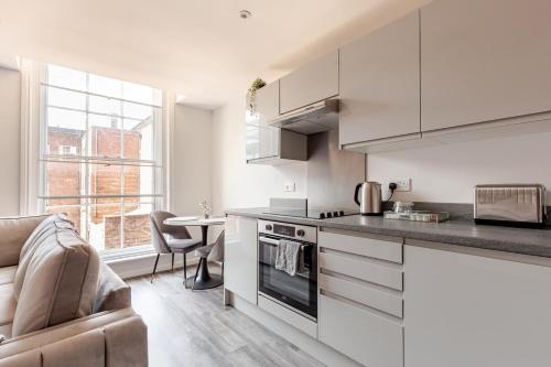 Spacious 2Bed Central Liverpool Nightlife & Events, sleeps up to 10, Liverpool (photo 9)