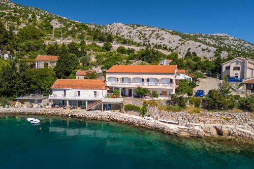 Apartments Taša - 5m from sea