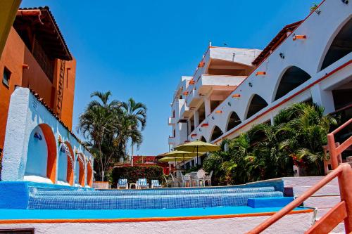 Swimming pool, Hotel Casa Sun and Moon in Zihuatanejo