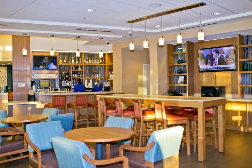 Pub/salong, Hyatt Place Pensacola Airport near Pensacola internasjonale lufthavn
