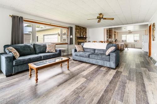 Waterfront Chautauqua Lake Home w/ Deck & Grill! in Jamestown West (NY)