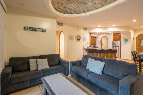 Bella Sirena 2BR 2BA 1st FL Spacious Patio B104 in แซนดี บีช