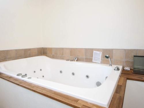 Gyógyfürdő, Luxurious Retreat with Spa and Sauna-By Traum in Hemmet