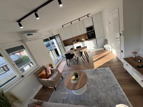 Three-Bedroom Apartment with Balcony image 3