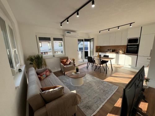Three-Bedroom Apartment with Balcony image 2