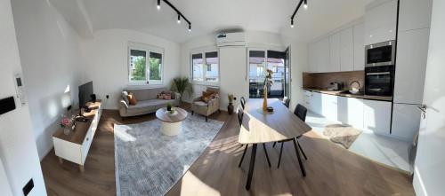 Three-Bedroom Apartment with Balcony image 1