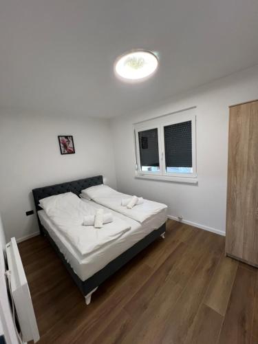Studio Apartment with Balcony image 2