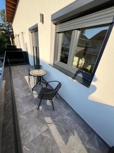 Studio Apartment with Balcony image 7