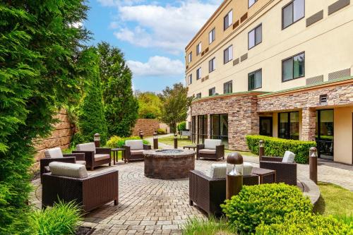 Courtyard by Marriott Oneonta Cooperstown Area - 정원