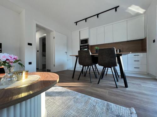 Three-Bedroom Apartment with Balcony image 6