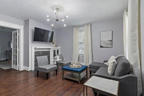 Walkable and Central with 1st flr bedroom and bathroom