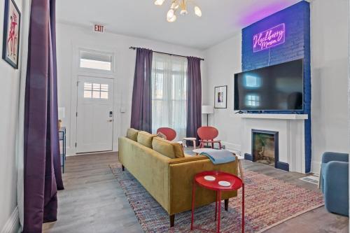 WalnutHills Mansion-sleeps14! TVs in every room! – khách sạn tại Evanston