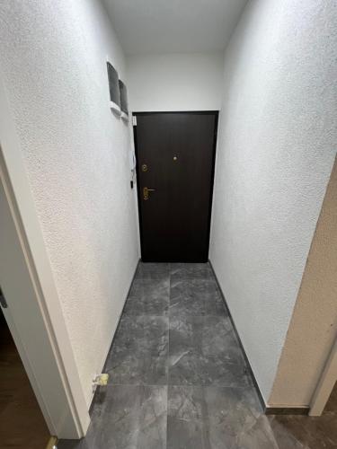 Studio Apartment with Balcony image 5
