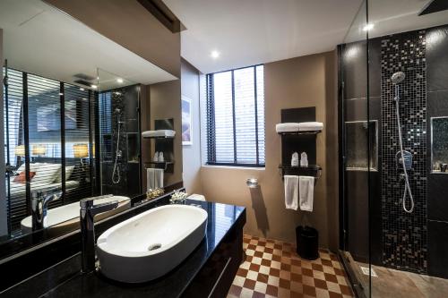 room detail thumbnail 2