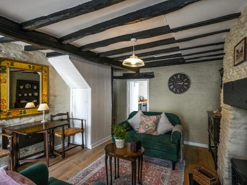 ทัศนียภาพภายนอกโรงแรม, Bwthyn Llys Machynlleth Old Court House in มาชีเล็ท