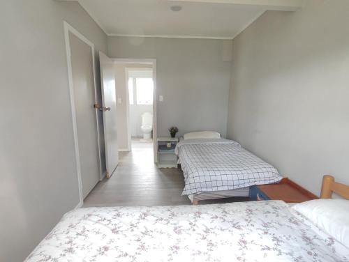 Wast area 3 bedroom home at Massey, Auckland (Foto 2)