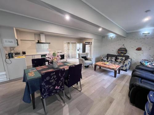 Wast area 3 bedroom home at Massey, Auckland (Foto 8)