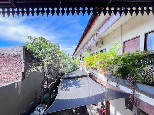 Exterior view, RedDoorz Syariah near Suncity Waterpark Sidoarjo in Sidoarjo