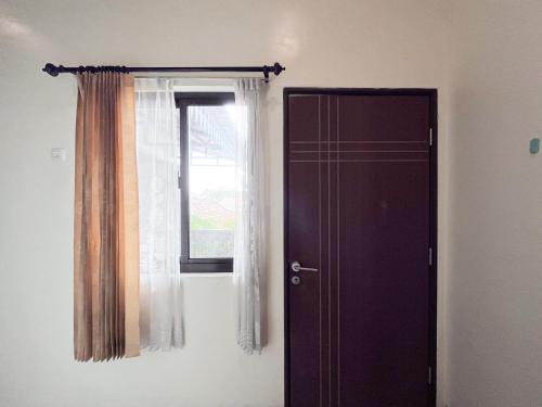 Standard Double Room image 10
