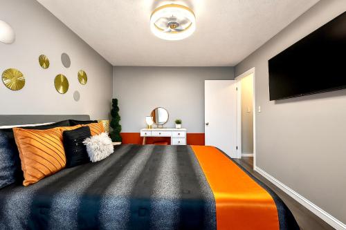 The Sunstone Retreat - Your Brooklyn Centre Haven Comfort To Explore Near Downtown With Parking, 300MB Wifi & Self Check-In in Cleveland, USA
