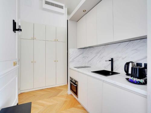 Magnificent apartment -1BR-4P- Champs-Élysées - image 8