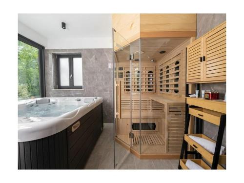 المرافق, Alison Deluxe Junior in Zupanici