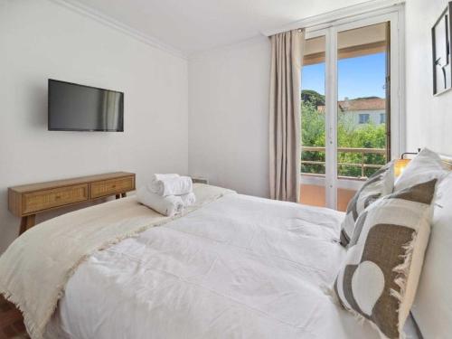 Apt 2BR 4P - Balcony & 5min to Beach Saint-Tropez - image 2