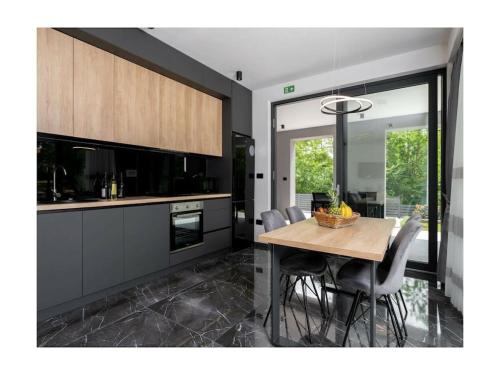 المرافق, Alison Deluxe Junior in Zupanici