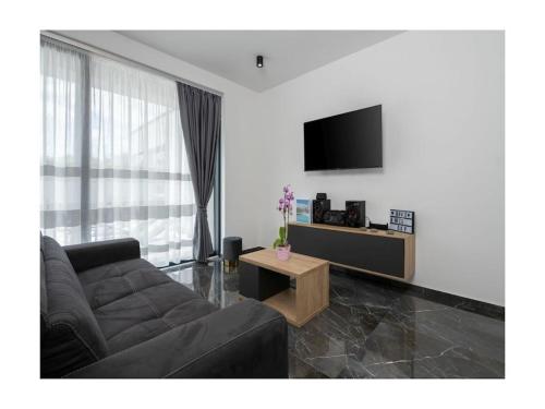 المرافق, Alison Deluxe Junior in Zupanici