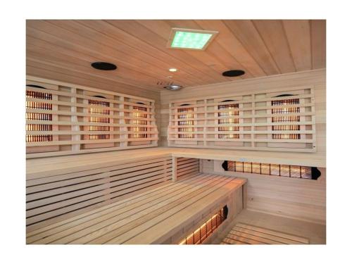 المرافق, Alison Deluxe Junior in Zupanici