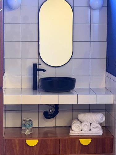 Twin Room with Private Bathroom image 9