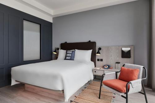 room detail thumbnail 1