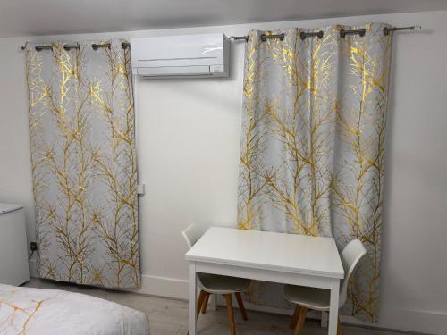 Studio Sleeps 2 with Air Conditioning, Croydon (fotografie 8)