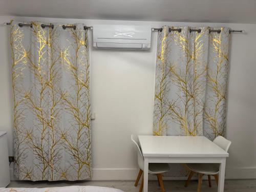 Studio Sleeps 2 with Air Conditioning, Croydon (fotografie 9)