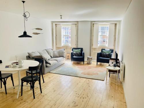 Charming studio, ideal for smaller groups, Порту