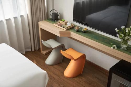 Twin Room with View image 2