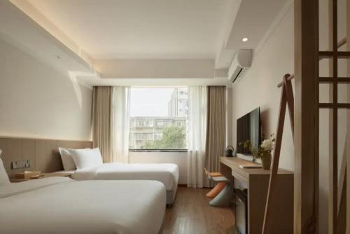 Twin Room with View room in The Hidden House Aesthetic Life Courtyard Hotel Kuanzhai Alley People's Park Subway Station Branch