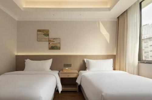 Twin Room with View image 1
