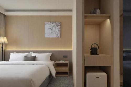Superior Double Room room in The Hidden House Aesthetic Life Courtyard Hotel Kuanzhai Alley People's Park Subway Station Branch