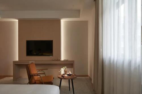 Double Room with Garden View image 6