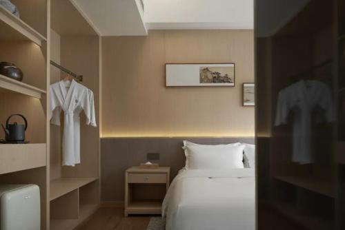 Double Room with Garden View image 2