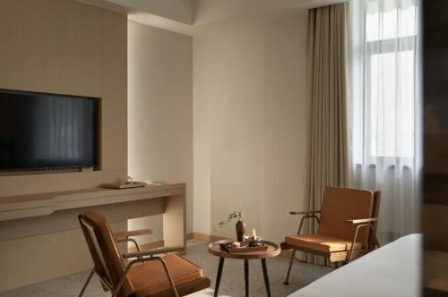 Double Room with Garden View image 5