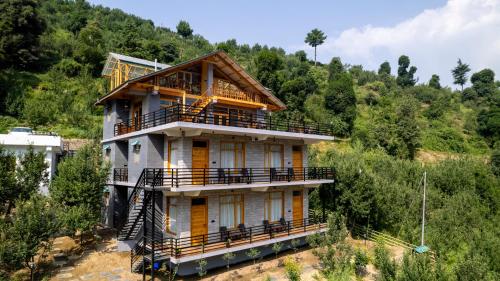 sharan stay in Naggar