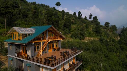 sharan stay in Naggar