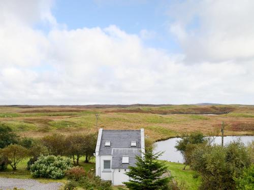 Зовнішній вигляд готелю, The Boat House in Carinish