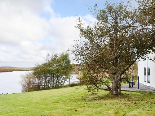 Зовнішній вигляд готелю, The Boat House in Carinish