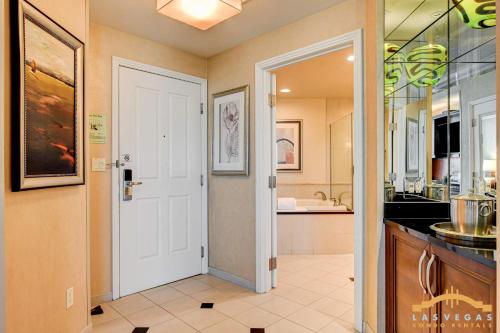 MGM Signature-22-604 Jacuzzi Studio, Las Vegas (photo 7)